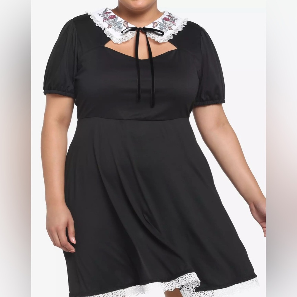 Hot topic Mushroom Foliage Lace Collar Plus Size dress